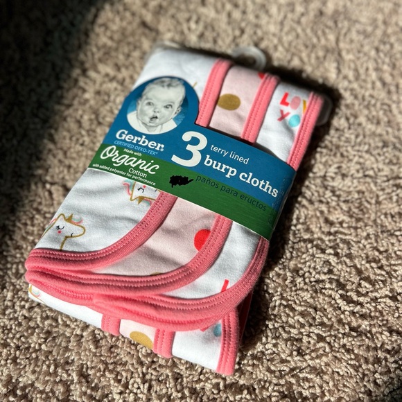 Organic 0-3 month old
Baby Girl Clothes + Burp
Cloths Bundle - Picture 5 of 5